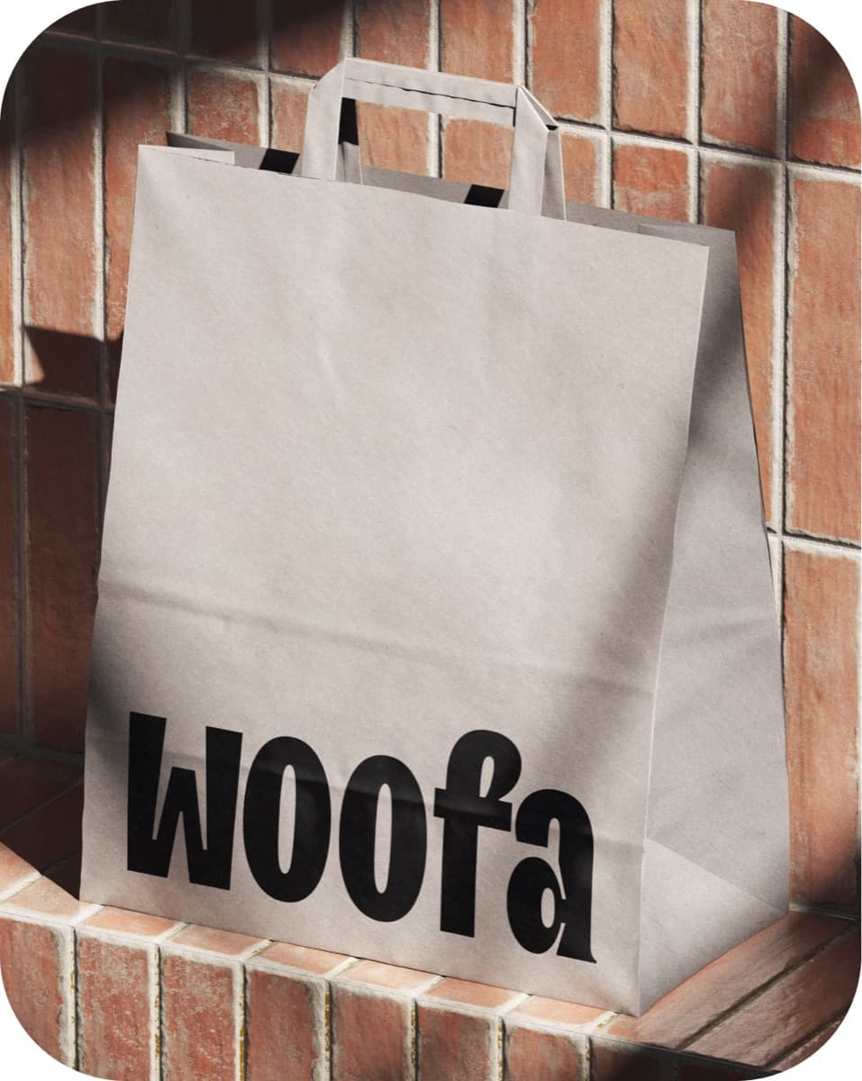 Woofa — бумажный пакет с логотипом